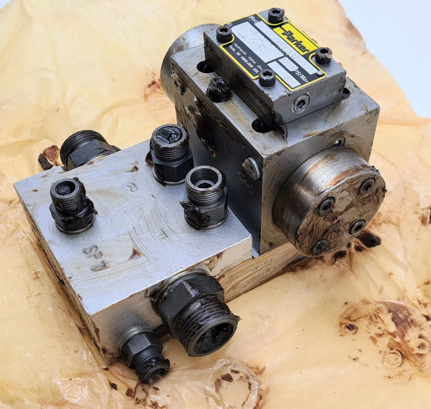 2520-99-787-9909 - Valve assembly - clutch Forward and Reverse Clutch - 1SC - FV1055125 David Brown Ltd battlegroup-raydon