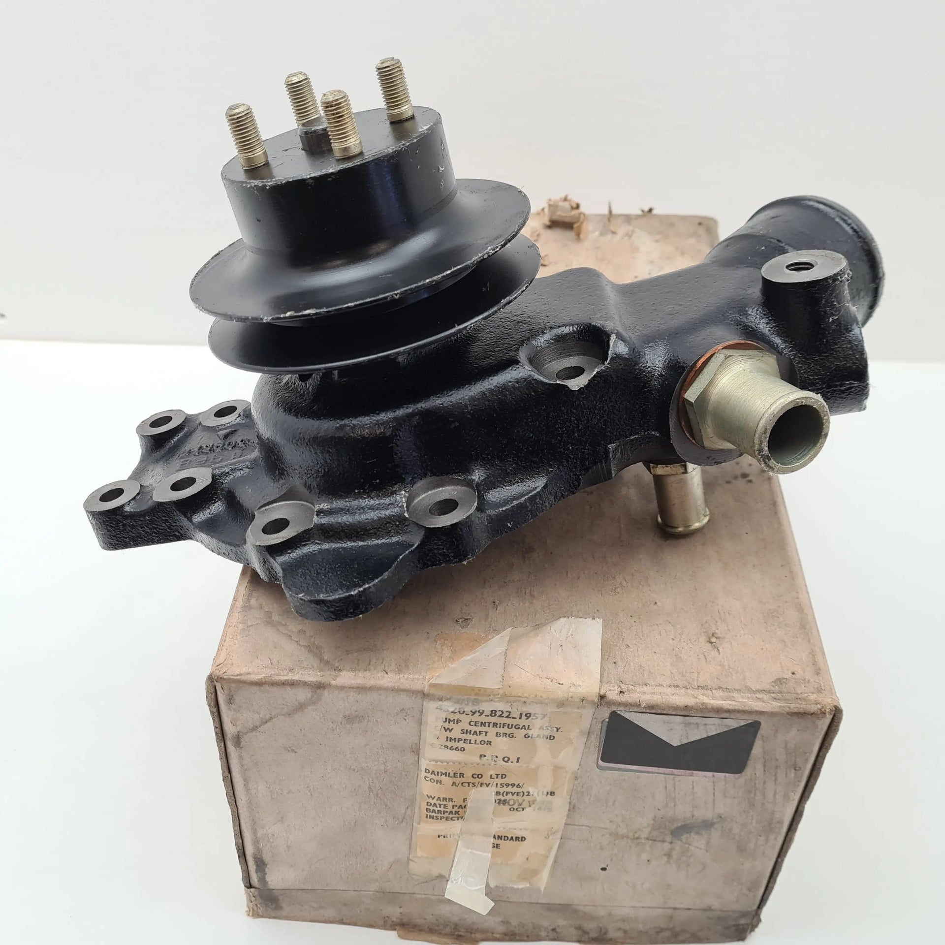 4320-99-822-1957 Water Pump complete - Daimler